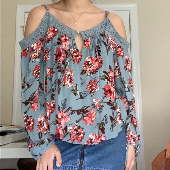 Abercrombie and Fitch Cold Shoulder Flower Shirt - Picture 1 of 2